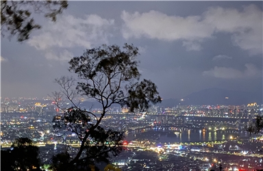 国际生摄影作品（台商夜色·泉韵流光）